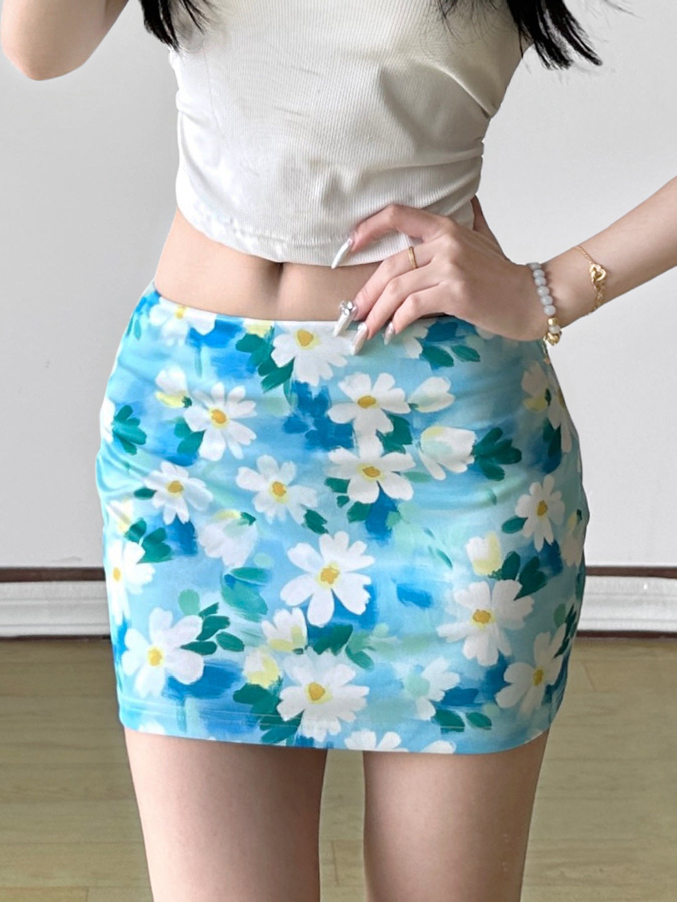 Summer Daisy Print High-Waist Mini Skirt – Slim Fit Floral Skater Skirt (S–XL)