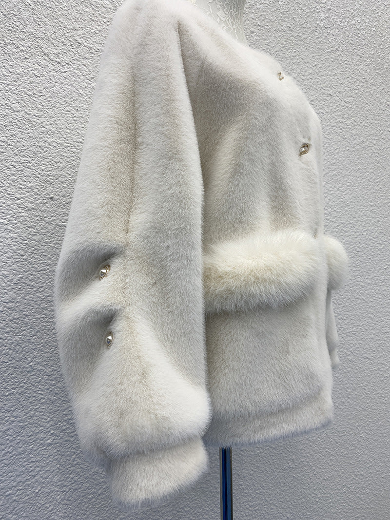 White plush embroidered coat - elegant and refined style, creating a gentle and eye-catching winter look