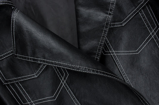 Black topstitched cropped leather jacket – a trendy and avant-garde style, a fashionable and avant-garde item suitable for various scenes