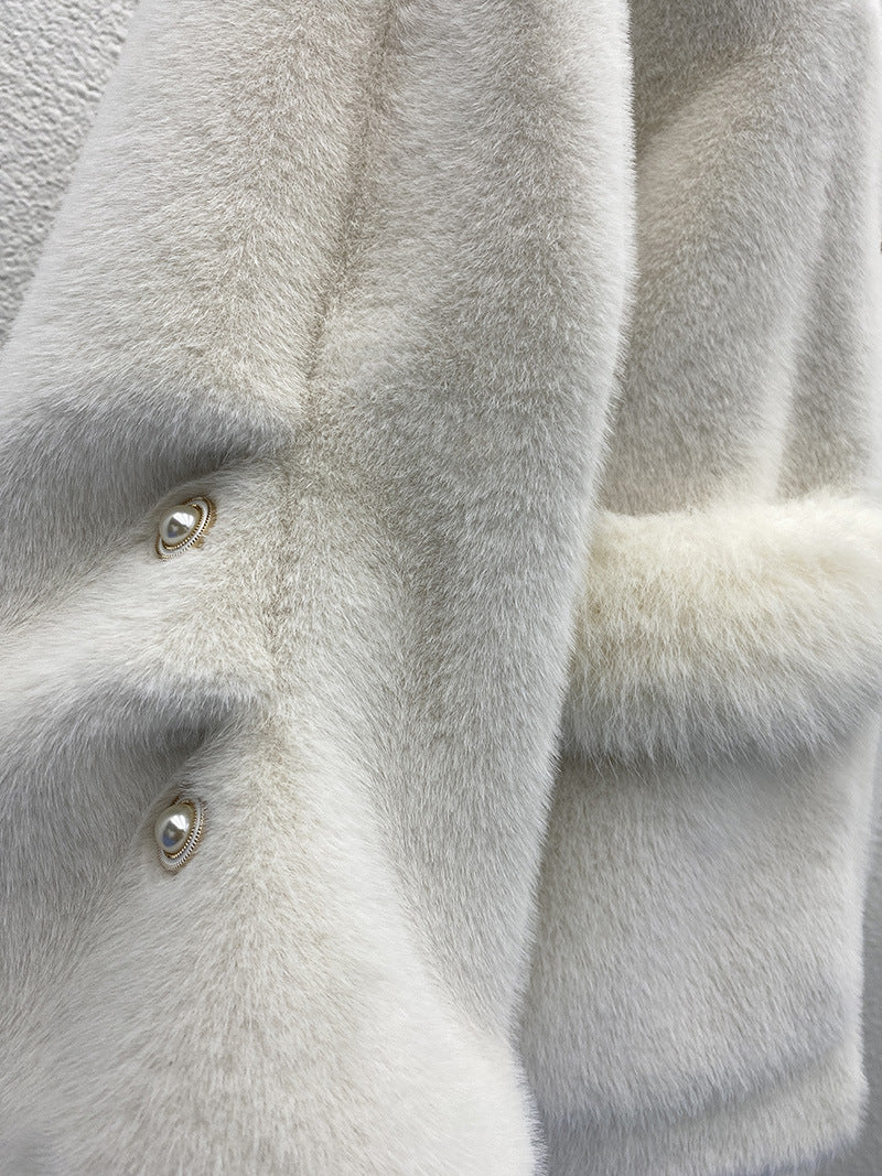 White plush embroidered coat - elegant and refined style, creating a gentle and eye-catching winter look