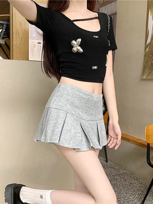 Elegant and Versatile Grey Pleated Mini Skirt: Unlock a New Fashion Posture