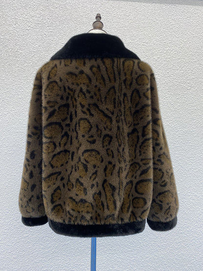 Leopard print colorblock plush coat - a fusion of retro wildness and fashionable luxury, creating an eye-catching look in multiple scenes