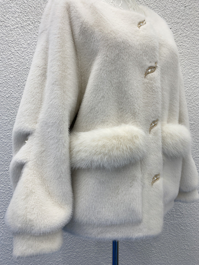 White plush embroidered coat - elegant and refined style, creating a gentle and eye-catching winter look