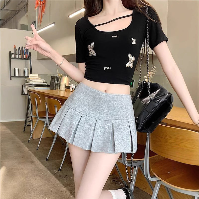 Elegant and Versatile Grey Pleated Mini Skirt: Unlock a New Fashion Posture