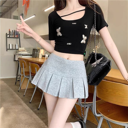 Elegant and Versatile Grey Pleated Mini Skirt: Unlock a New Fashion Posture