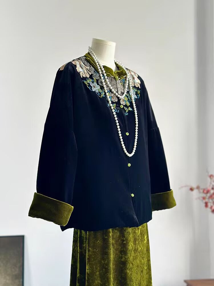 Vintage Embroidered Velvet Jacket – Women’s Loose Fit Elegant Autumn Winter Cardigan Coat