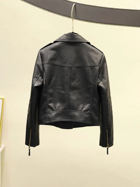 Black cropped lapel leather jacket – a classic cool style, a fashionable item suitable for various scenes