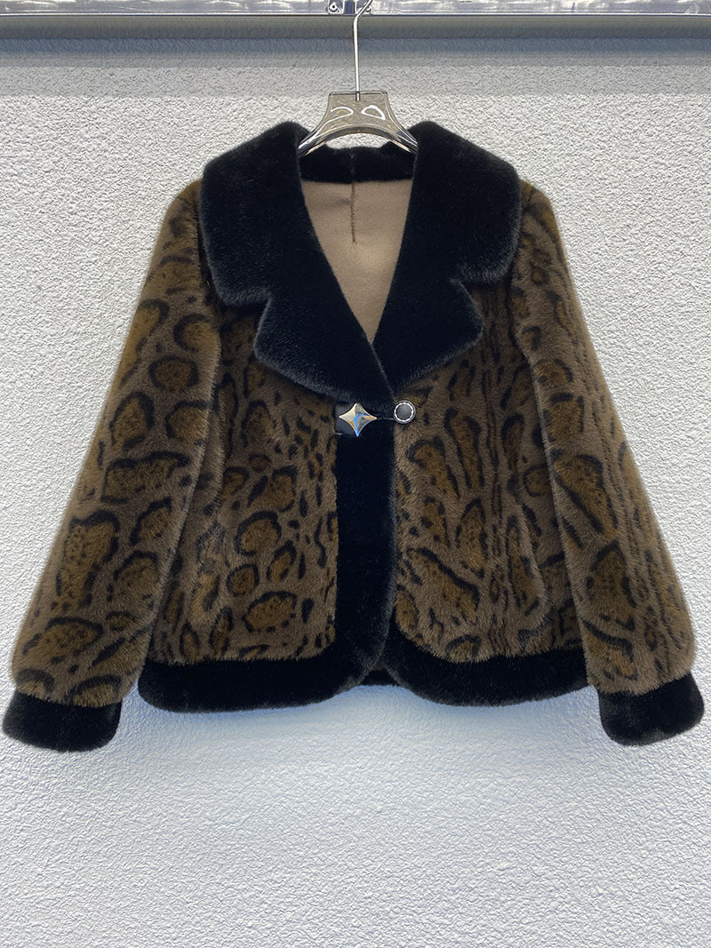 Leopard print colorblock plush coat - a fusion of retro wildness and fashionable luxury, creating an eye-catching look in multiple scenes