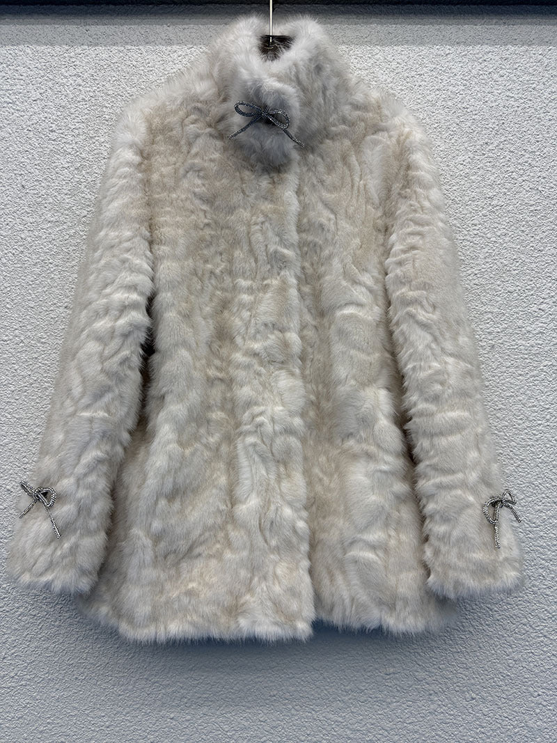 Light beige fur coat - stylish and elegant, creating a sophisticated and warm winter outfit