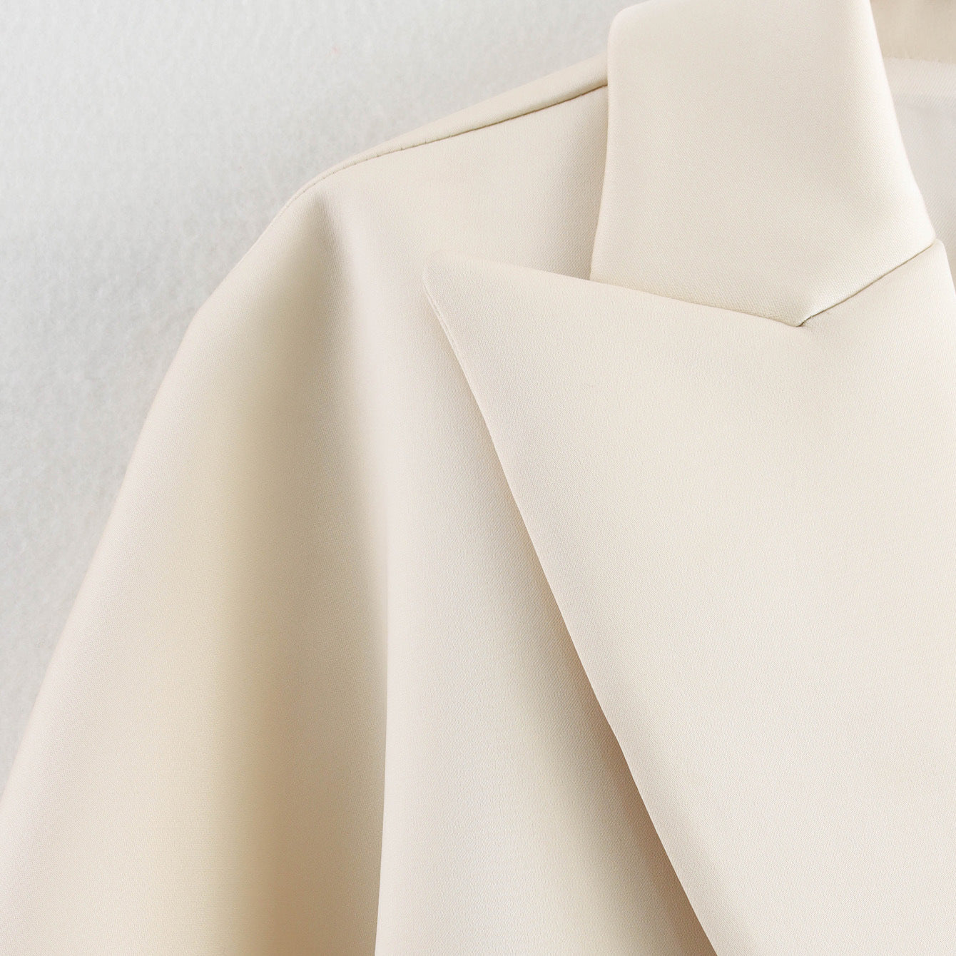 Minimalist Ivory White Blazer – Women’s Single-Breasted Short Suit Jacket