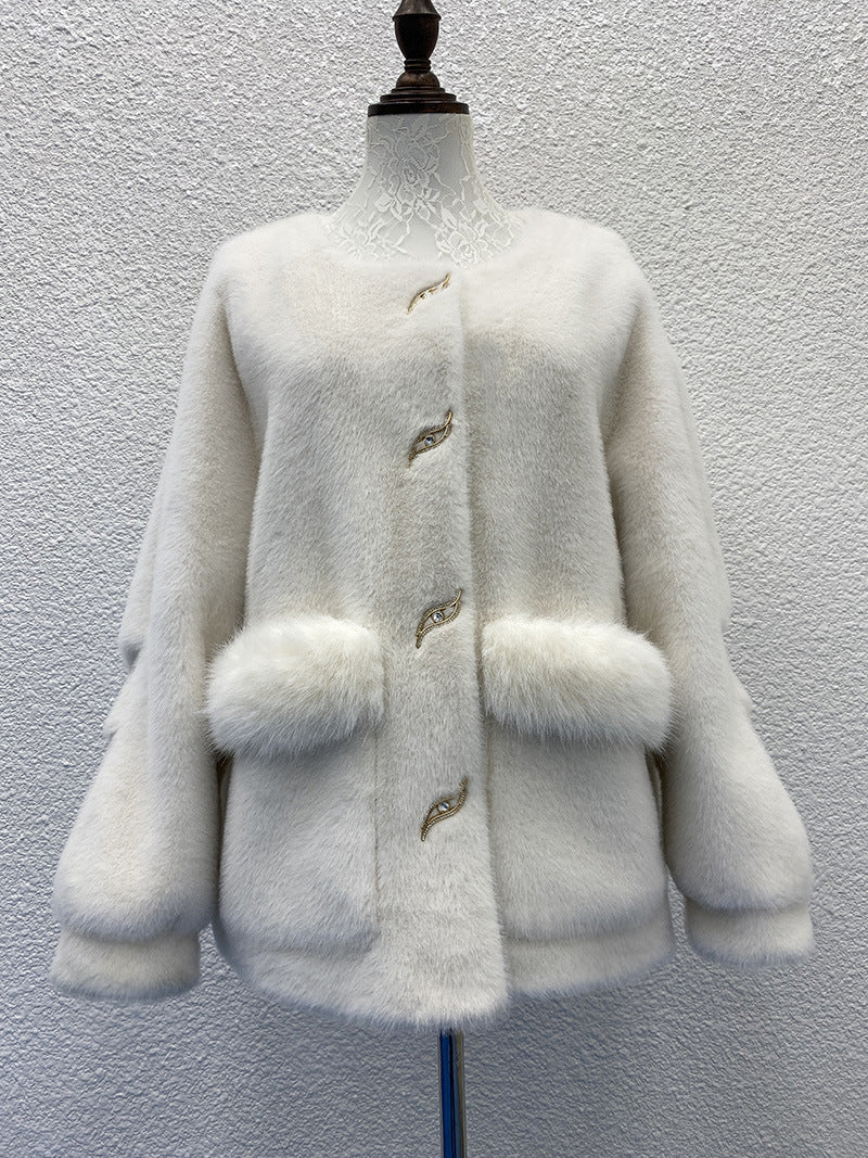 White plush embroidered coat - elegant and refined style, creating a gentle and eye-catching winter look