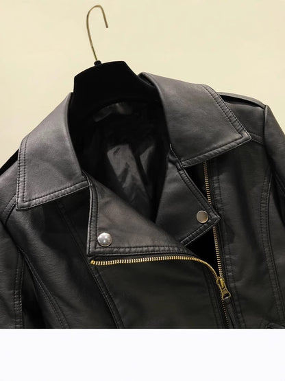 Black cropped lapel leather jacket – a classic cool style, a fashionable item suitable for various scenes